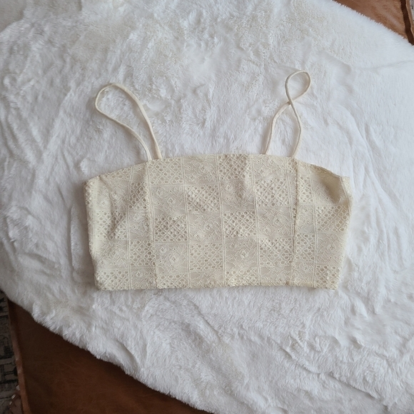 3/$20 American Eagle Lace Overlay Crop Top Size Medium - Picture 1 of 4